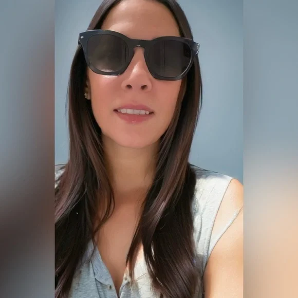 NEW Burberry 49mm Sunglasses - Picture 2 of 6